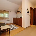 конна база и дворене 3* Razłog