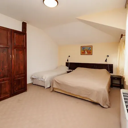 конна база и дворене Pensionat 3*