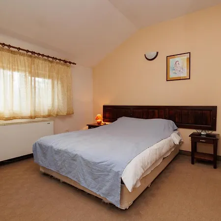 Pensiune конна база и дворене Razlog