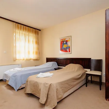 Pensiune конна база и дворене