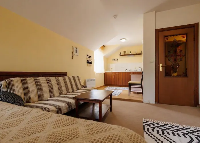 конна база и дворене 3*