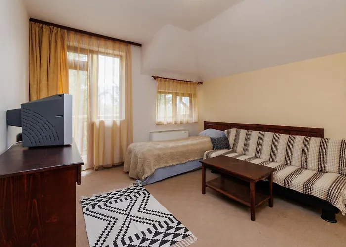 招待所 конна база и дворене 拉兹洛格