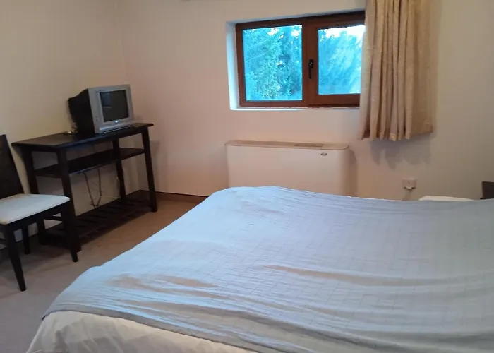 Maison d'hôtes конна база и дворене 3*